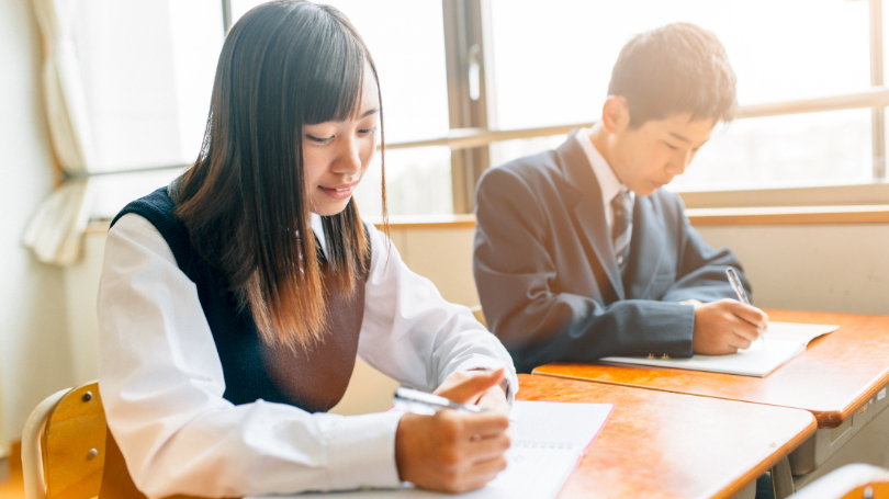 学塾で学習している生徒 - 《立川駅徒歩30秒》立川個別指導塾 個別指導塾で学習している生徒
